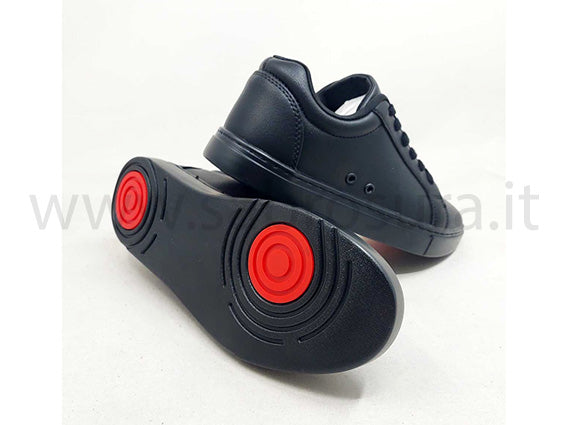 Suprema black low top